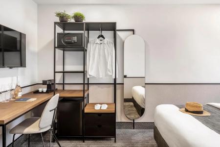 Hilton - 24