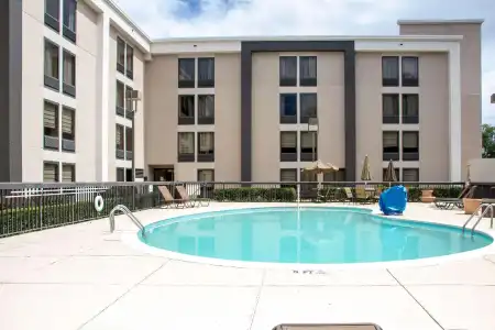 Spark by Hilton Atlanta Airport South College Park - 11