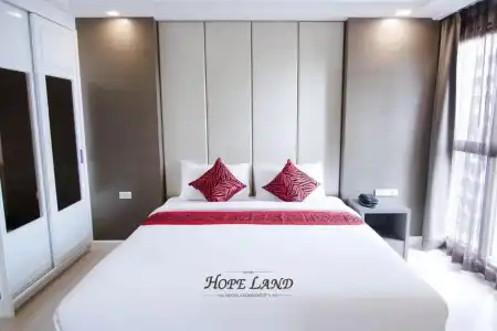 Hope Land Sukhumvit 8 - 82