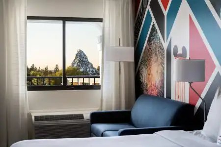 Fairfield by Marriott Anaheim Resort - 6