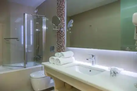 Alexandra Beach Resort & Spa - 23