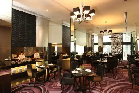 Radisson Suites Bangkok Sukhumvit - 26