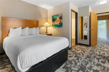 Best Western Ambassador Inn & Suites - 42