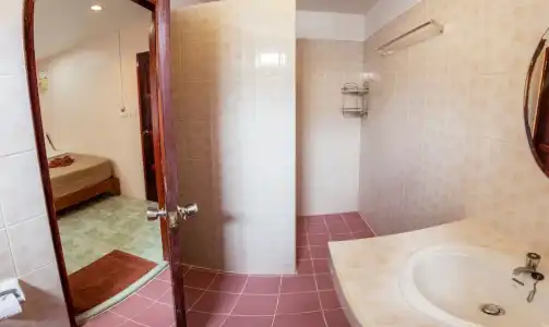 Hugs Guesthouse - 28