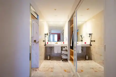 Best Western Premier CMC Girona - 83