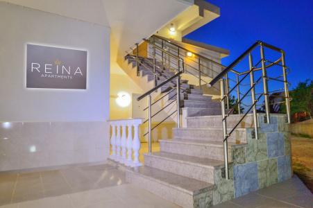 Reina Apartments - 9