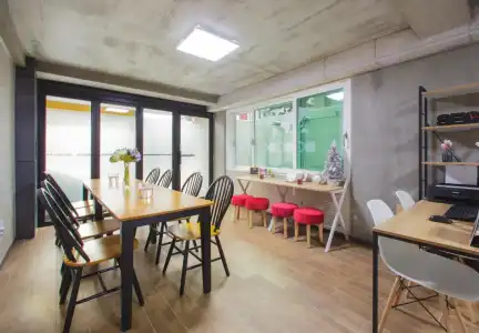 KW Hongdae Line Hostel - 23