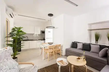 Cozy Corner Luxury Apartments - 35