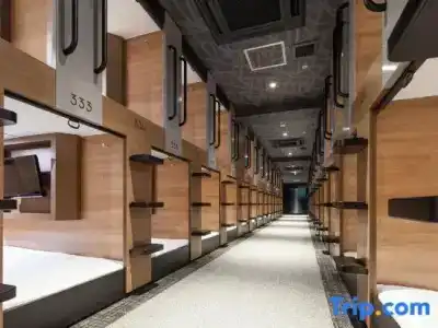 Y's Cabin Osaka Namba - 13