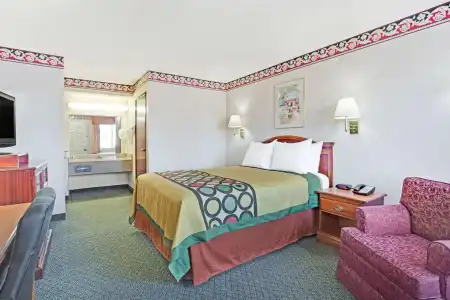 Super 8 by Wyndham Tucson Downtown Convention Center - 5