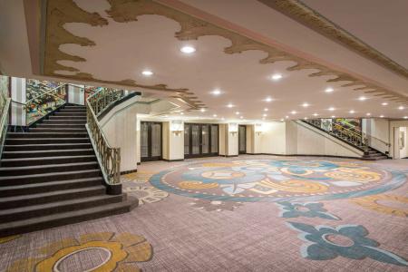 Hilton Cincinnati Netherland Plaza - 40