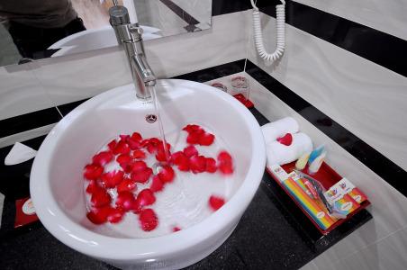 May Ngu Sac - Iridescent Clouds - 9