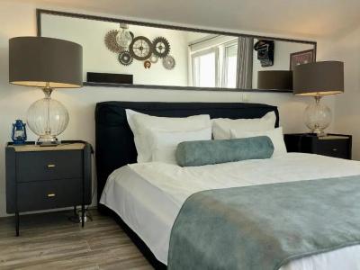 Refresh Boutique Apartments - 33