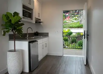 Hollywood Hills - 22