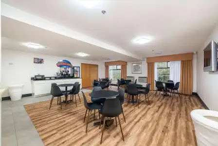 Baymont by Wyndham Bellingham - 9