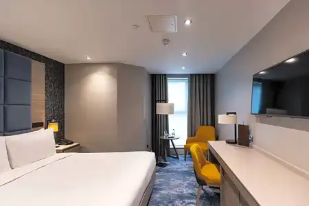 DoubleTree by Hilton London West End - 38