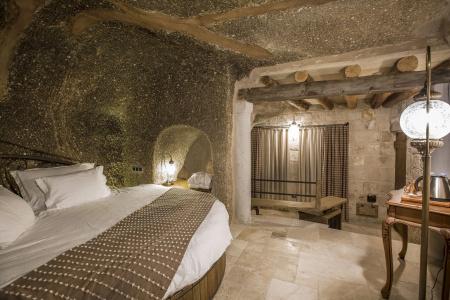 Hera Cave Suites - 6