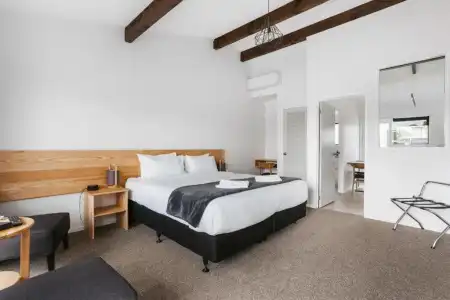 Cobblestone Court Motel – Wenzel Motels - 123