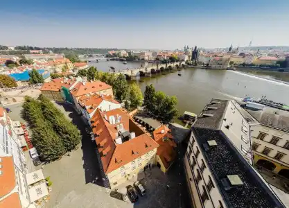 Archibald at the Charles Bridge - 11