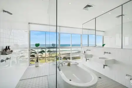 ULTIQA Air On Broadbeach - 401