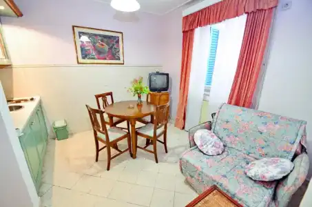 Villa Velzon Guesthouse - 80