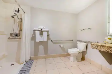 Best Western Plus Bayside Inn - 8