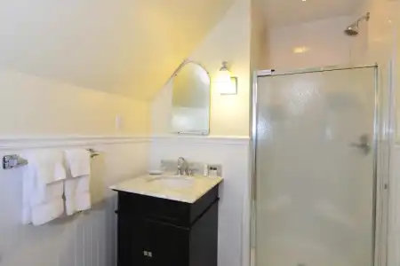 Wilburton Inn - 111