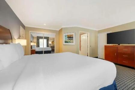 Best Western Plus Marina Shores - 62