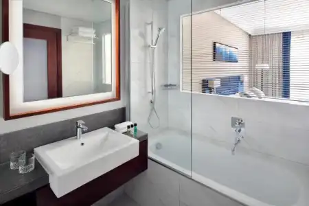 Mövenpick & Apartments Bur Dubai - 36