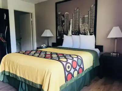 Super 8 by Wyndham San Diego Circle - 23