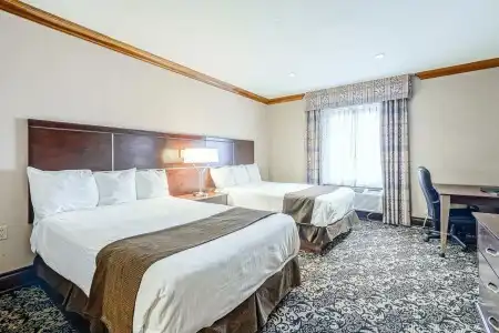 Woodbine and Suites - 3