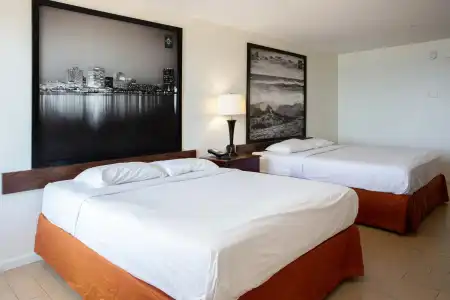 Super 8 By Wyndham Virginia Beach Oceanfront - 3