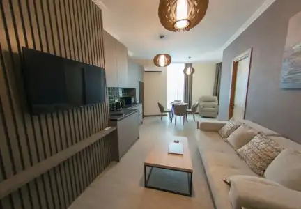 Season Suite Apart - 21