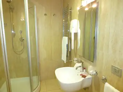 E H Suites Rome Airport - 11