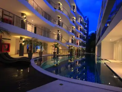 Sunset Plaza Apartment - 0