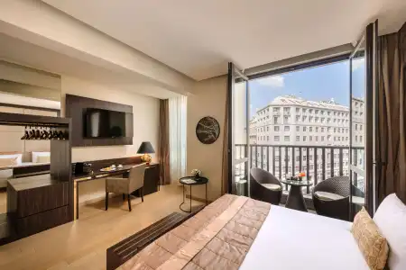 The Square - 19