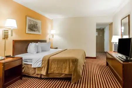 Rodeway Inn - 6