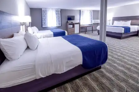 Days Inn & Suites by Wyndham Wisconsin Dells - 6