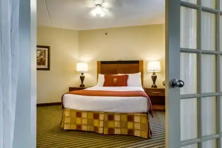 Monte Carlo Inn Barrie Suites - 53