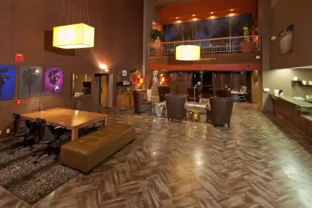 Best Western Plus Scottsdale Thunderbird Suites - 10
