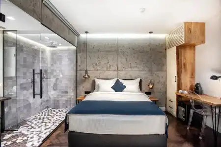 One Luxury Suites - 71