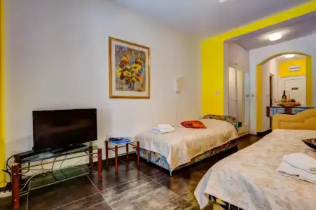 Sun Rose Apartments - 200