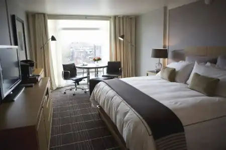 The Colonnade Residences - 31