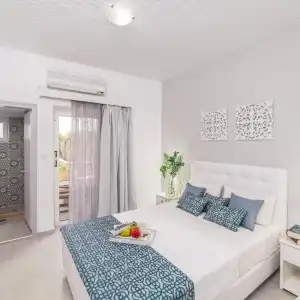Roxani - 47
