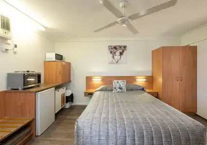 Riviera on Ruthven Motel - 51