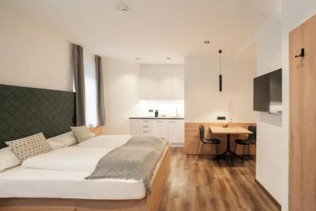 Feichter & Living - 48