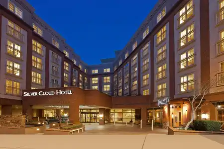 Silver Cloud Broadway - 39
