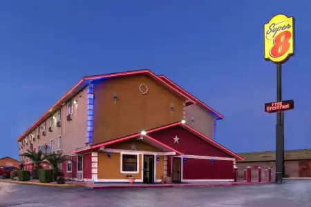 Super 8 by Wyndham San Antonio/I-35 North - 0