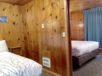 Park Motel and Cabins - 181