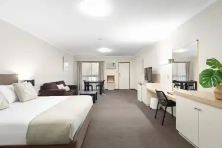 Quality Inn Presidential - 65